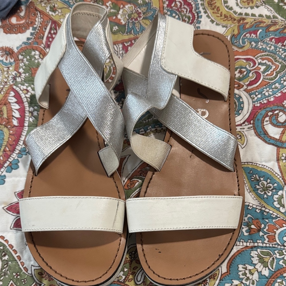 Unisa Women's Silver and White Sandals EUC 6.5